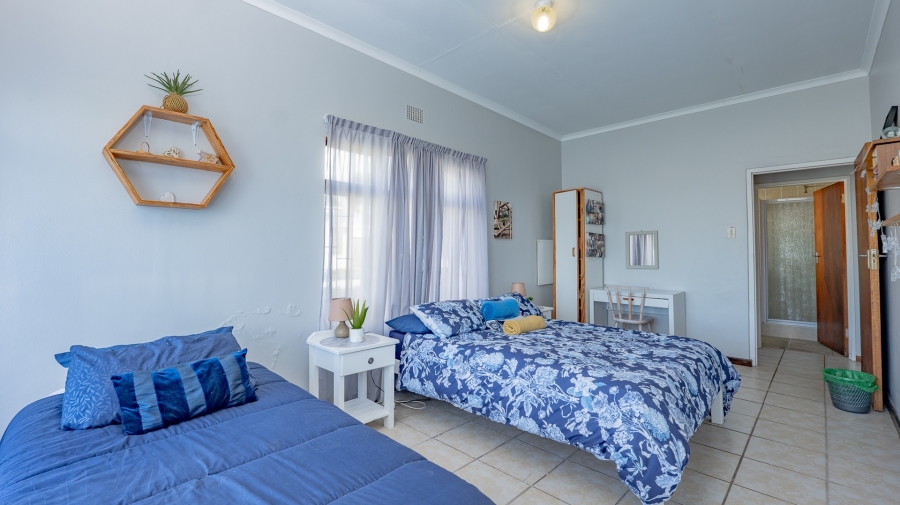 4 Bedroom Property for Sale in Struisbaai Western Cape
